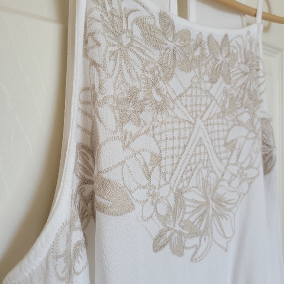 Tan and white tank top - Picture 3 of 8